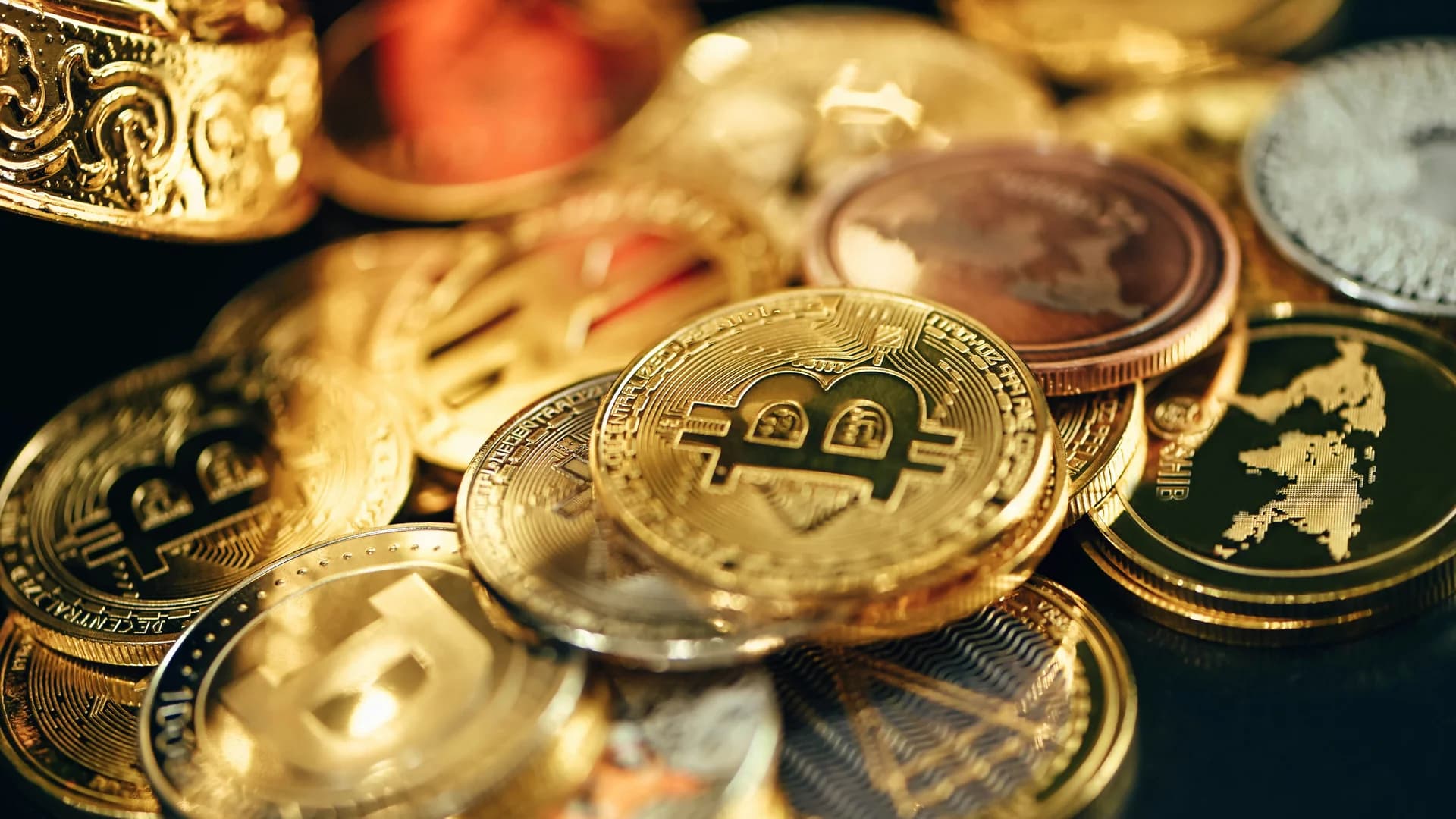 Bitcoin Rally Stalls Near $74K Before Fed Decision